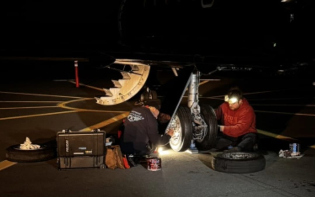 Aircraft jacking service