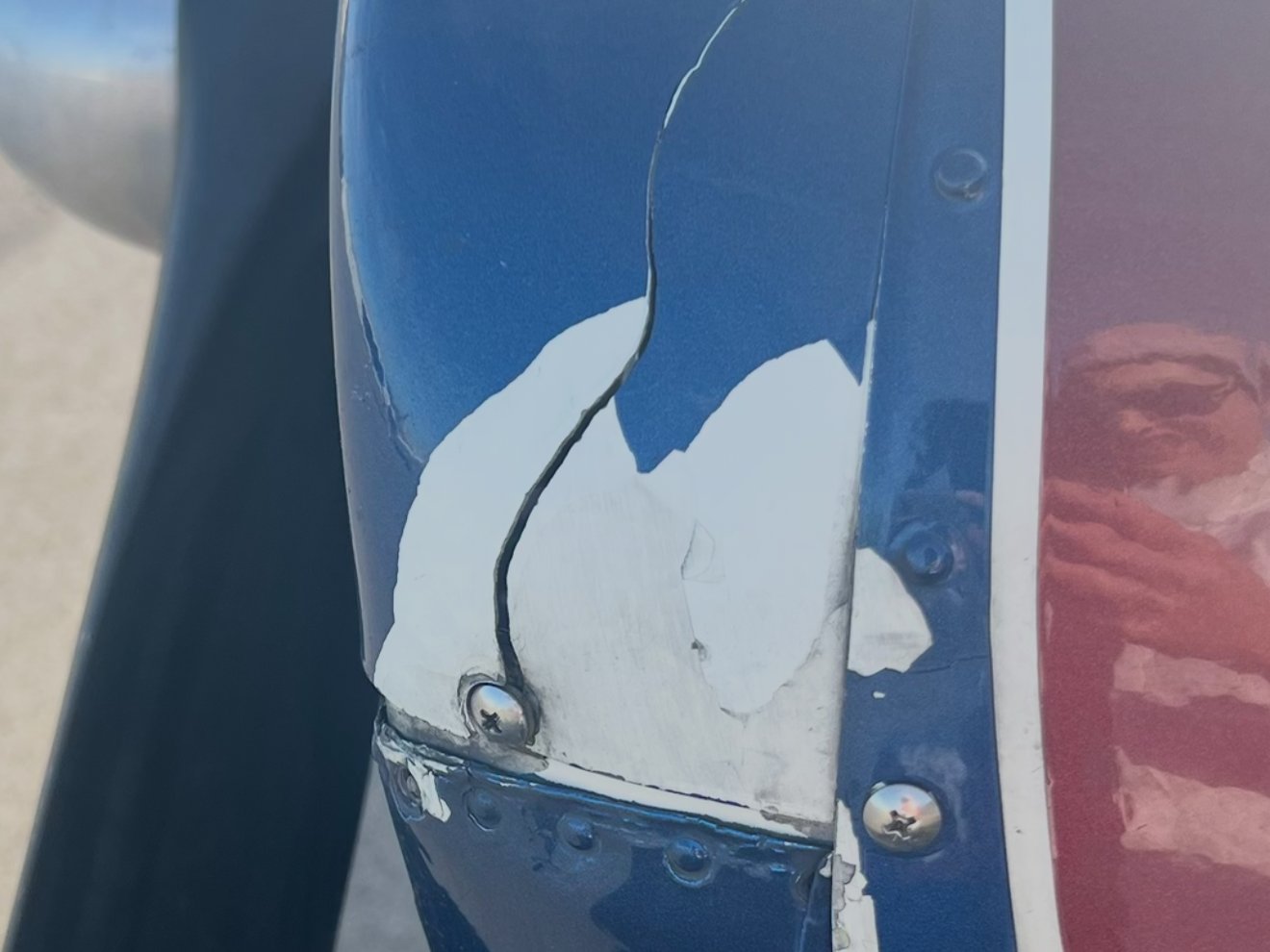 Cracked upper cowl nose cap as found on a 1967 Cessna 150G, before repair